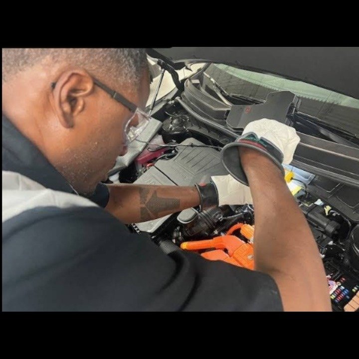 Rise High Mobile Mechanics in Action
